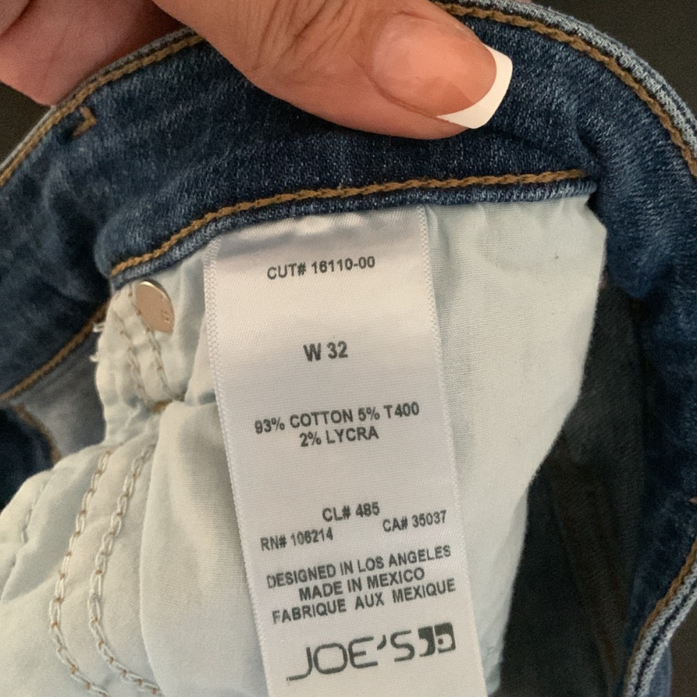 Women’s Size 32W Denim ripped Joe’s Jeans - Picture 4 of 11